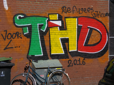 833455 Afbeelding van graffiti met o.a. de tekst 'THD' uit 2016, op de zijgevel van het pand Amsterdamsestraatweg 230 ...